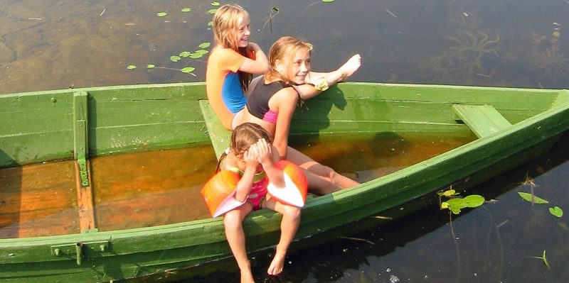 Mazury lodka dzieci